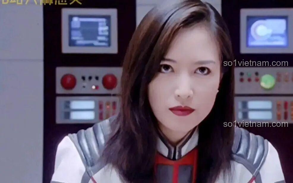 Xe tuần tra Delam Patrol Car Enlighten 75039 với nắp ca-pô mở, cho phép đặt minifigures vào, tăng tính tương tác.