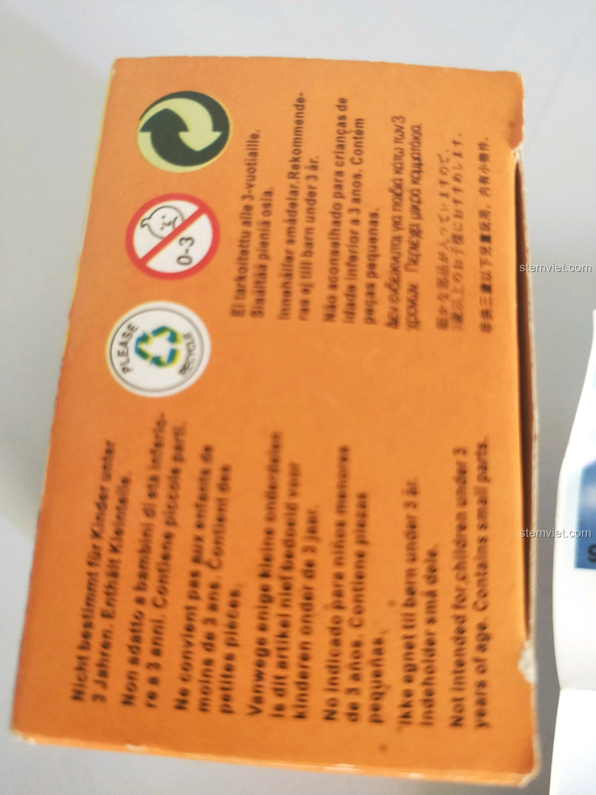 Cạnh hộp đồ chơi Enlighten 9815 Thuyền Hải Tặc Corsair với các biểu tượng cảnh báo an toàn và thông tin đa ngôn ngữ về độ tuổi.