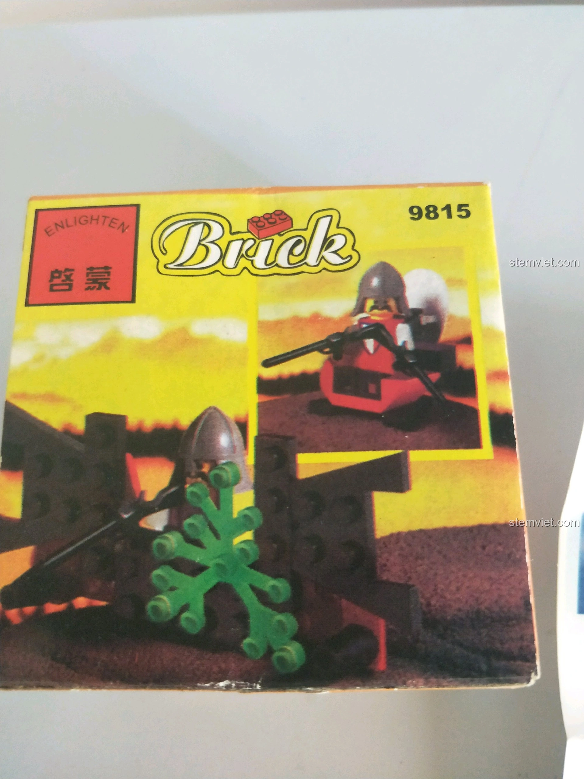 Mặt sau của hộp đồ chơi Enlighten 9815 Thuyền Hải Tặc Corsair, với hình ảnh mô hình đã lắp ráp và các chi tiết nhỏ.