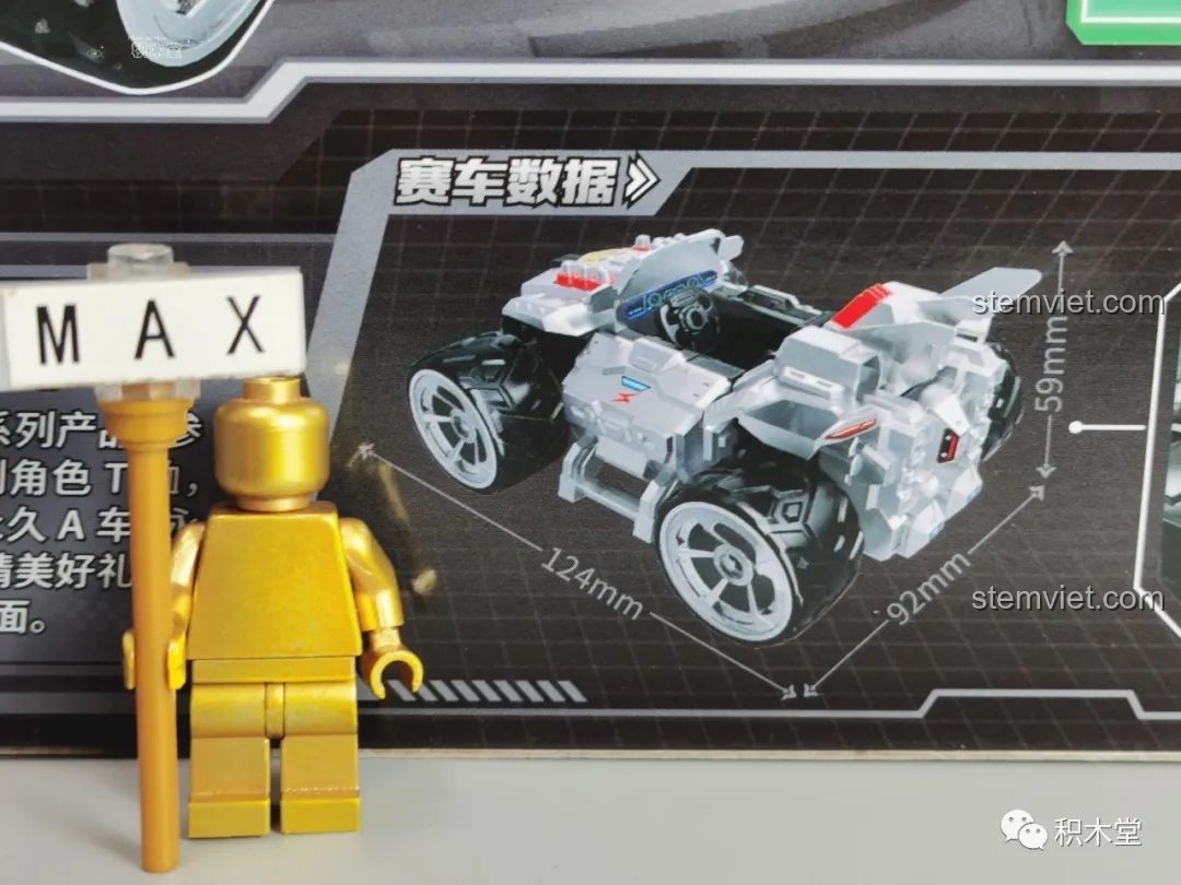 Cận cảnh kích thước mô hình xe đua QQ Tốc Độ Enlighten 74011擎天雷诺, giúp người mua hình dung rõ hơn về sản phẩm.