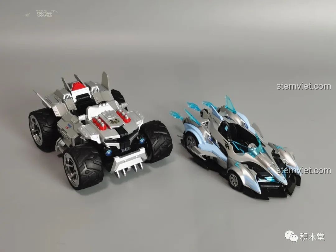 Mặt trước hộp bộ lắp ghép xe đua QQ Tốc Độ Enlighten 74013金刚狼, với hình ảnh xe màu đỏ rực rỡ.