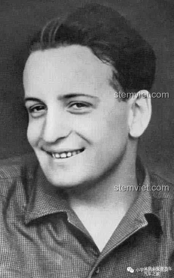 Hình ảnh Enzo Ferrari thời trẻ, người sáng lập thương hiệu Ferrari huyền thoại.