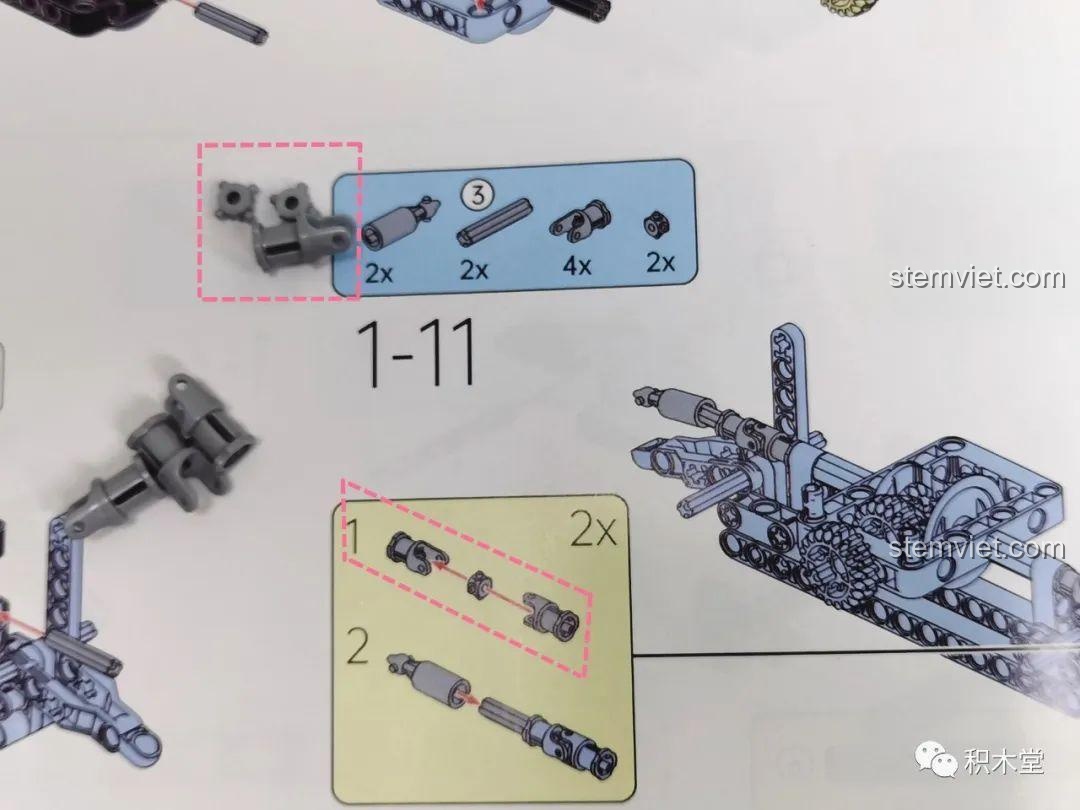 Nắp capo trước mở ra, để lộ khoang chứa túi xách nhỏ.