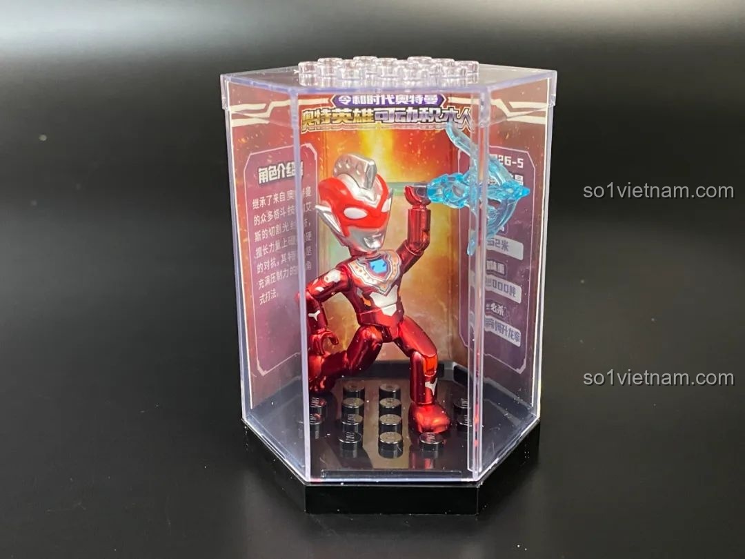 Figure Ultraman Ginga được đặt trong hộp trưng bày trong suốt.