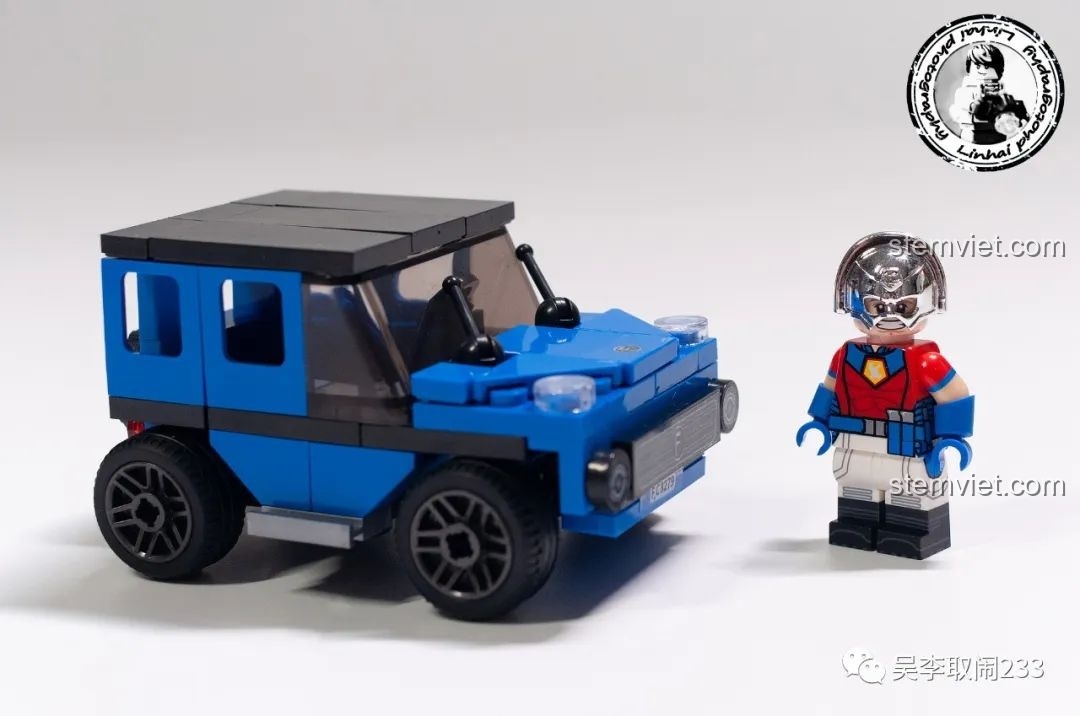 Mặt sau của mô hình xe Mercedes-Benz G63 Forange FC8279 với lốp dự phòng.