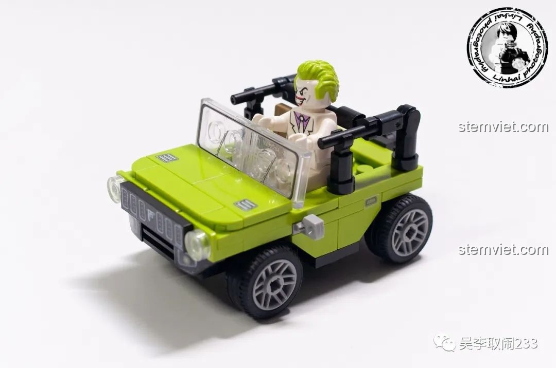 Nhân vật minifigure ngồi trong xe Suzuki Jimny Forange FC8279.