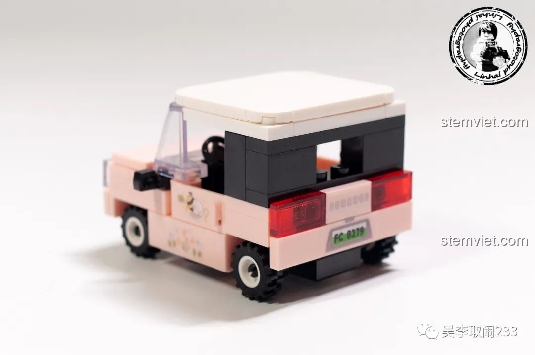 Mặt sau của mô hình xe Wuling Mini EV Forange FC8279, bộ lắp ráp cho bé trai.