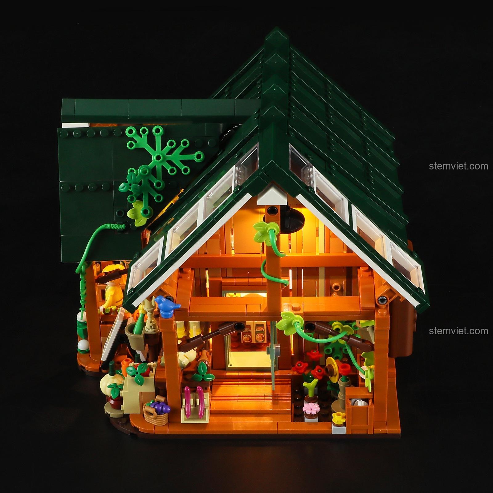 Toàn cảnh đồ chơi mô hình Cửa hàng nông sản F9029 với các minifigures và chú chó đốm, tạo nên một khung cảnh sống động.