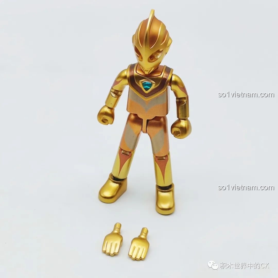 Gaia Ultraman trên đế trưng bày trong Bộ Sưu Tập Ultraman 2023.