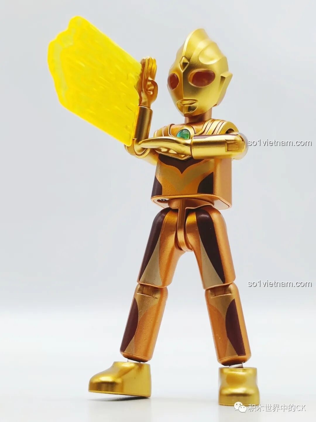 Gaia Ultraman V2 Type phiên bản vàng kim trong Bộ Sưu Tập Ultraman 2023.