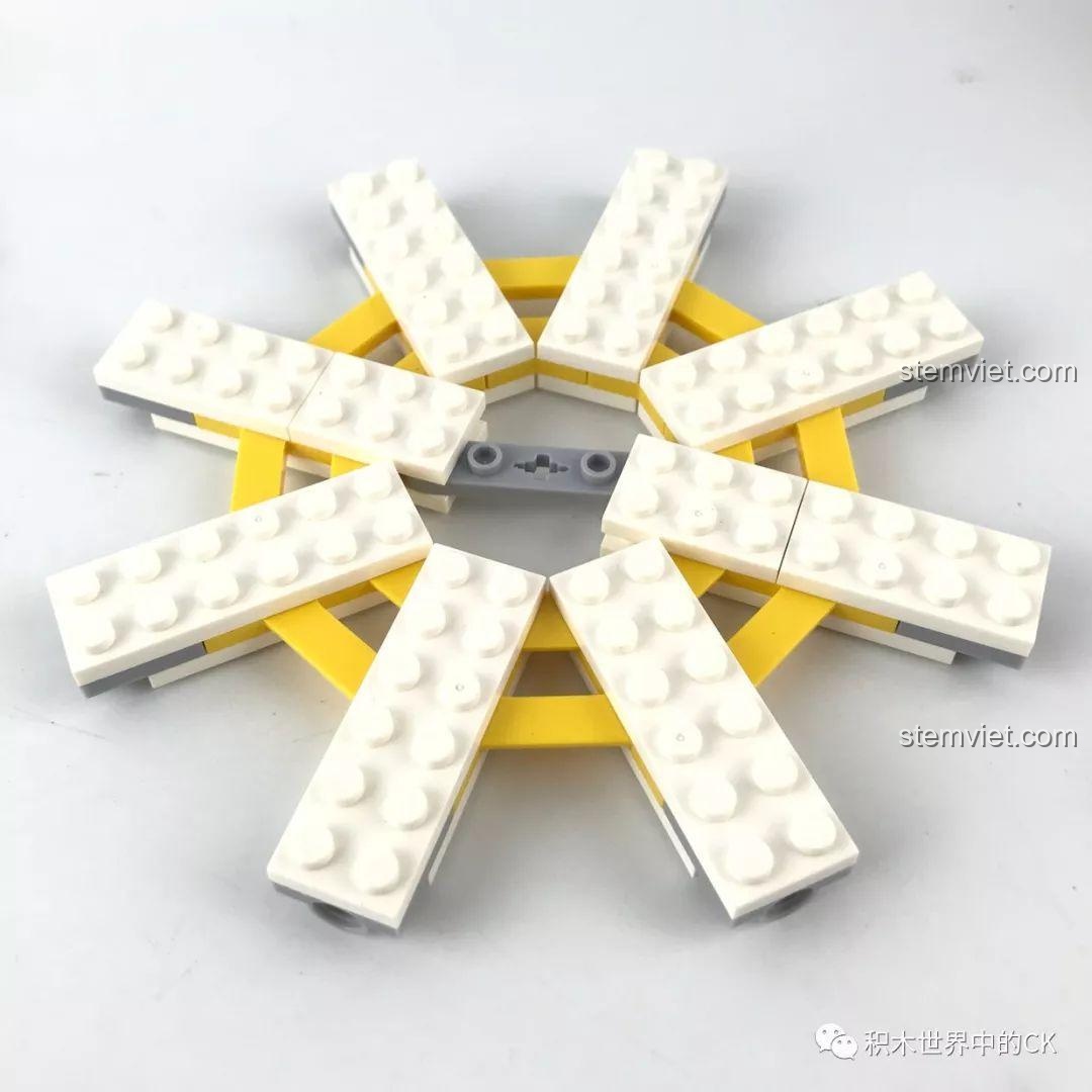 Gắn các thanh nan hoa màu trắng vào lõi trung tâm của Vòng Quay Mặt Trời Winner 7036.