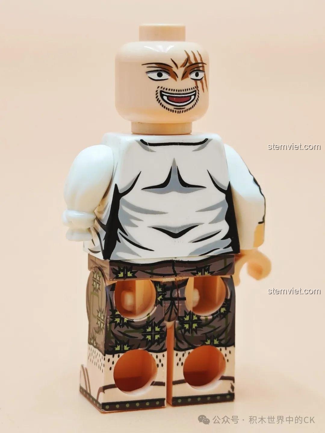 Minifigure Monkey D. Garp XINH X0353 với bộ quân phục và biểu cảm mạnh mẽ.