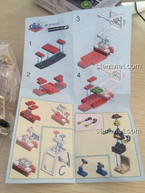 Các bước lắp ráp tiếp theo của đồ chơi mô hình KY98202, thể hiện sự đơn giản và phù hợp cho trẻ 6 tuổi.