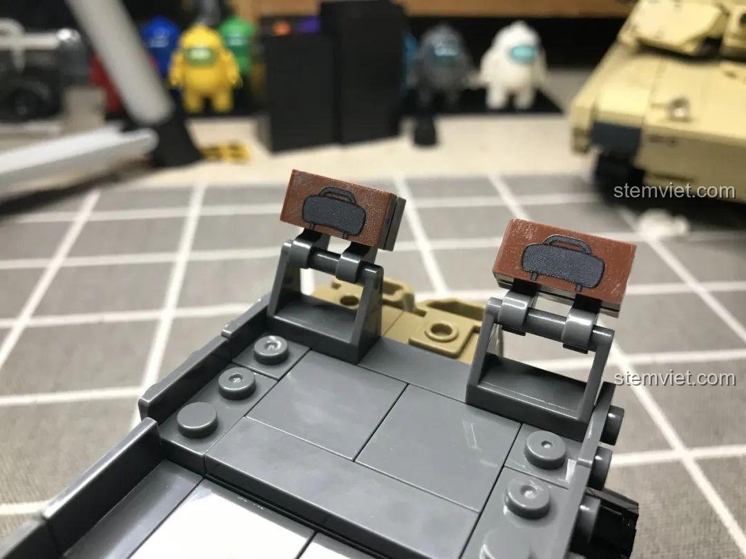 Chi tiết ghế lái của xe tăng diệt tăng Marder III Ausf.H JiaZhi 0107 với decal đã dán, tạo điểm nhấn cho nội thất xe.