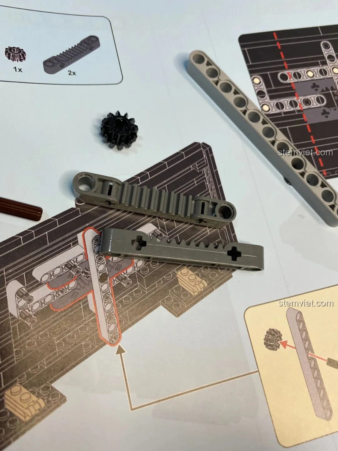 Chiếc ghế nằm mini đi kèm bộ đồ chơi Pantasy 61008 Tivi Cổ Điển.