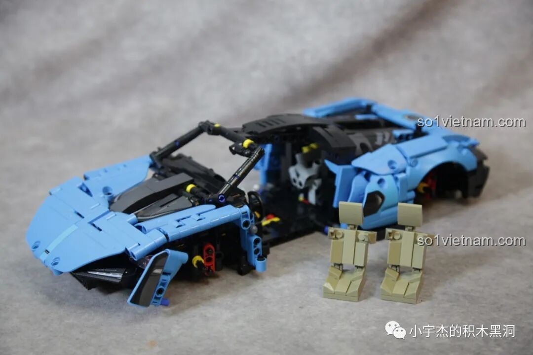 Ghế ngồi đôi của mô hình McLaren Senna GTR 673002, được thiết kế đơn giản nhưng hiệu quả.