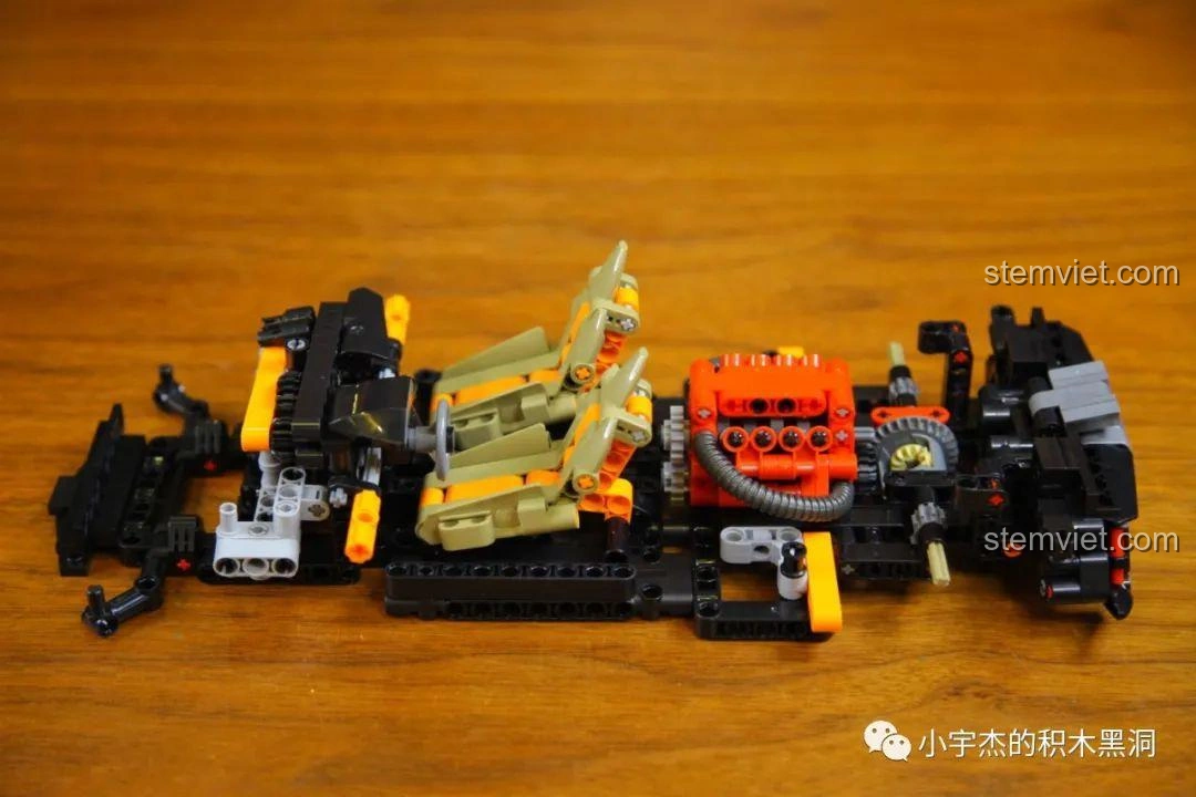 Ghế ngồi và chi tiết nội thất của mô hình Cada 8602 McLaren P1, thể hiện sự tỉ mỉ trong thiết kế.