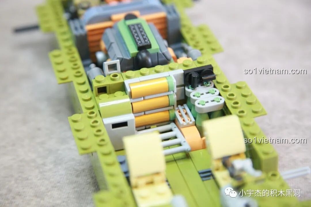 Giá để đạn của xe tăng T28 còn có cả lan can bảo vệ, một chi tiết nhỏ nhưng rất tinh tế.