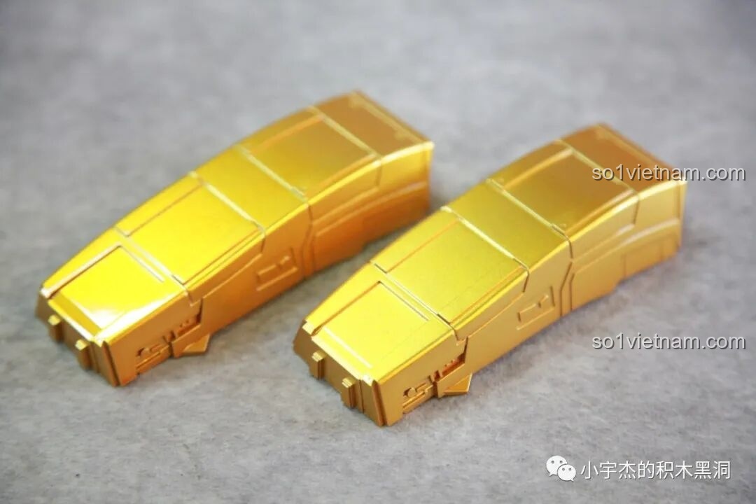 Hai chi tiết giáp cánh tay màu vàng sơn tĩnh điện của KBOX V5004 Giáp Chống Hulk MK44.