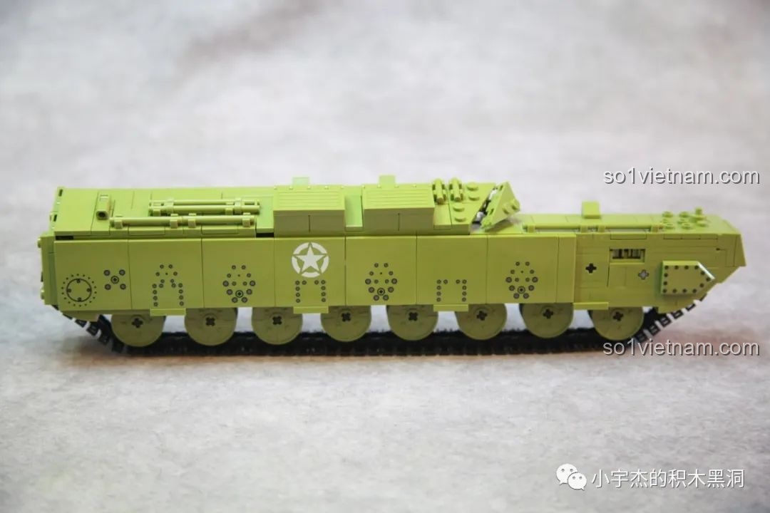 Lớp giáp hông của xe tăng T28 được in hình ngôi sao và các họa tiết tròn đặc trưng.