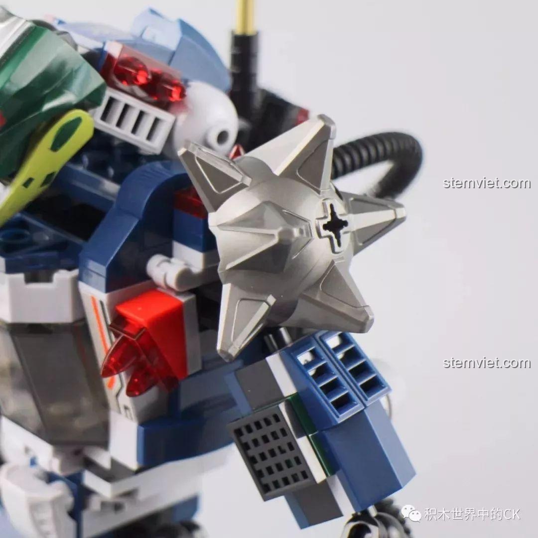 Cận cảnh giáp vai của Robot Mecha Cá Sấu, được làm từ chi tiết quả chùy gai độc đáo.