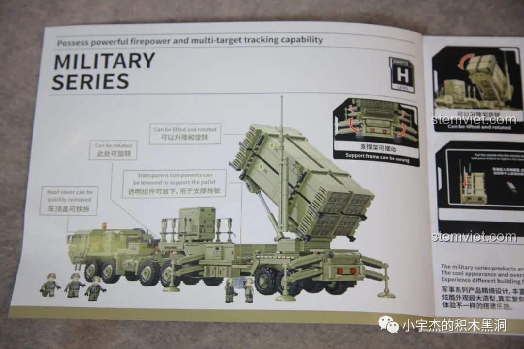 Trang giới thiệu tính năng song ngữ trong sách hướng dẫn của bộ lắp ráp Hệ thống tên lửa đất đối không Patriot.