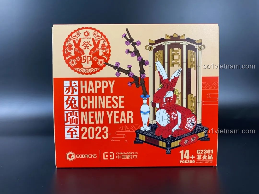 Mặt trước hộp sản phẩm Gobricks G2301 Thỏ Đỏ May Mắn
