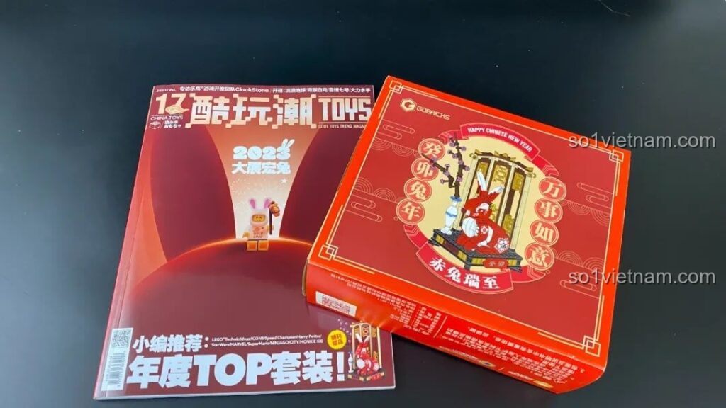 Hộp sản phẩm Gobricks G2301 Thỏ Đỏ May Mắn và tạp chí Cool Toys Trend số 17