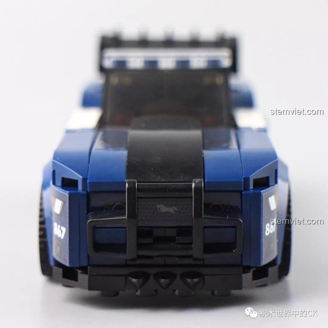 Góc nhìn chính diện của mô hình Siêu Xe Cảnh Sát 607029, nổi bật với phần cản trước hầm hố.