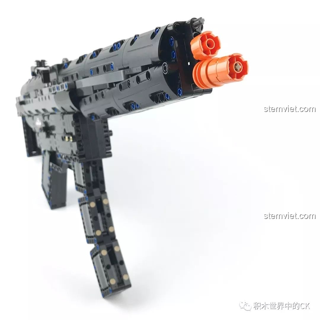 Góc chụp cận cảnh đầy ấn tượng của mô hình súng MP5 CaDA C81006 hoàn chỉnh.