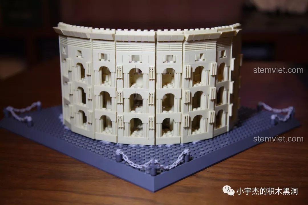 Góc nhìn tổng thể khác của mô hình WANGE 5225 Đấu trường Colosseum La Mã, thể hiện vẻ đẹp hoàn hảo.