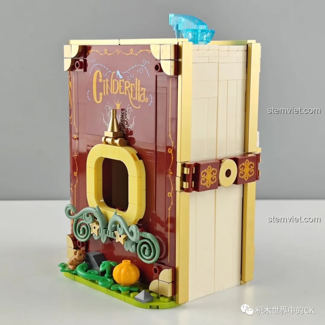 Góc nhìn khác của mặt bên mô hình sách cổ tích Lọ Lem 506174, thể hiện độ dày và cấu trúc chắc chắn.