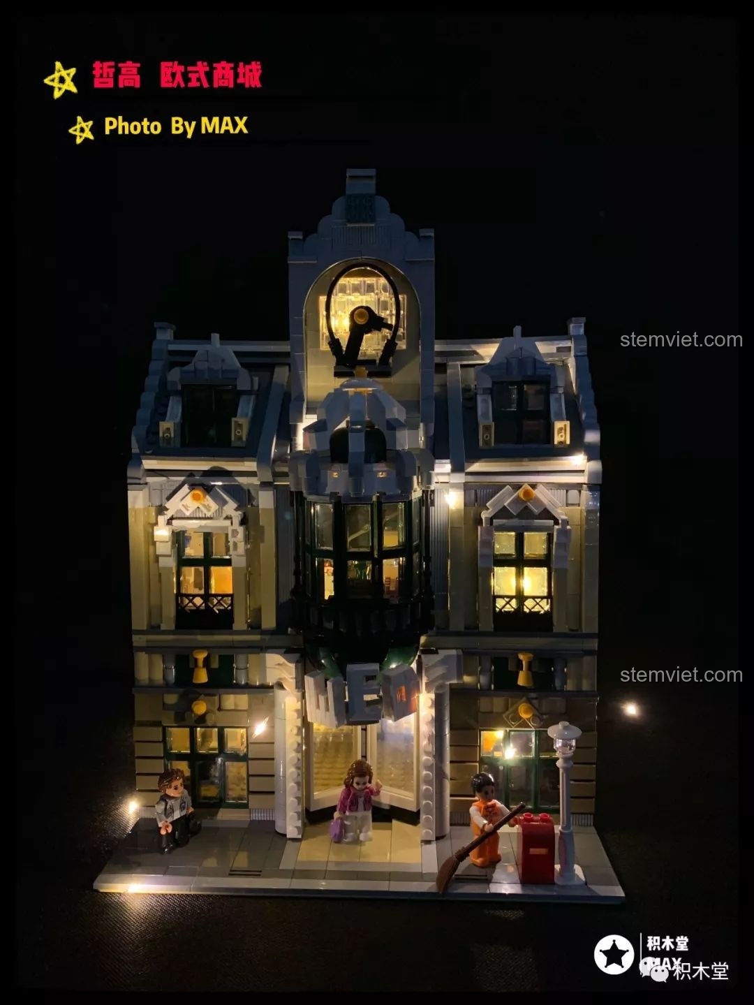 Góc nhìn khác của mô hình bộ lắp ghép Zhe Gao QL0922 Trung tâm thương mại Châu Âu trong đêm, góc rộng.