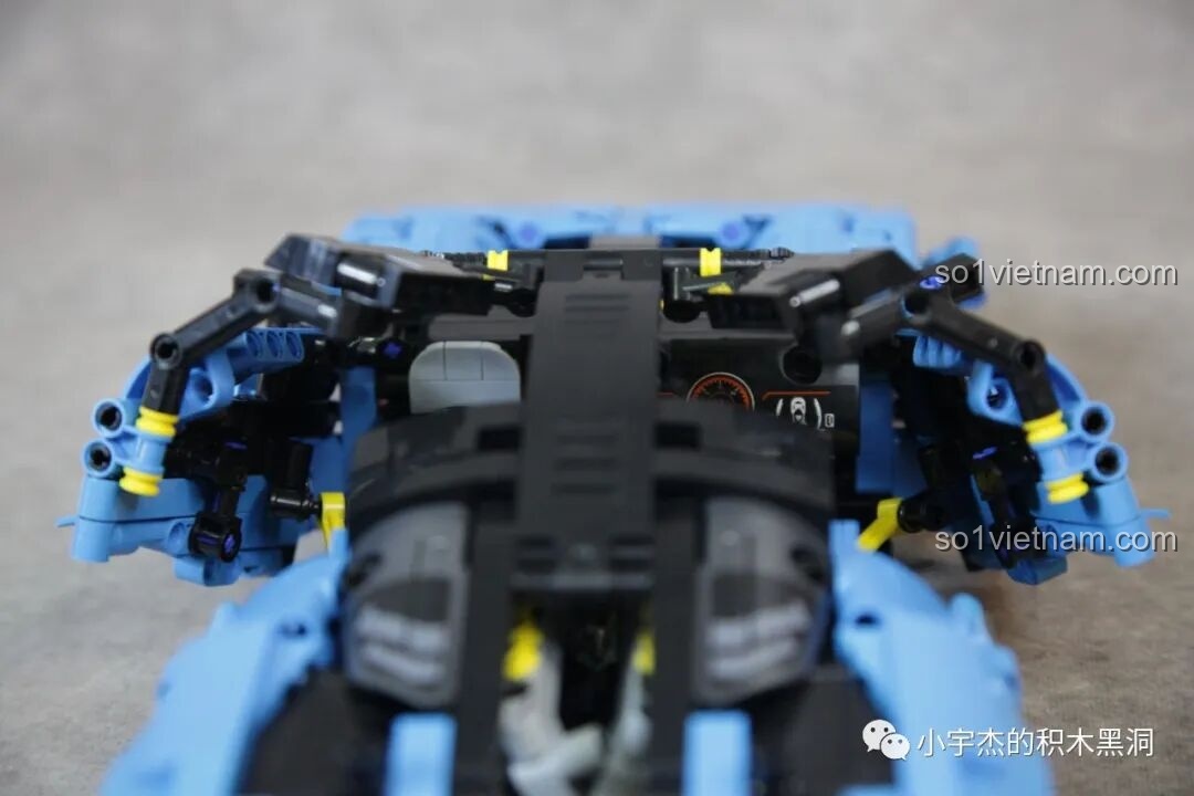 Góc mở rộng của cửa cánh chim trên mô hình PanlosBrick 673002 McLaren Senna GTR.