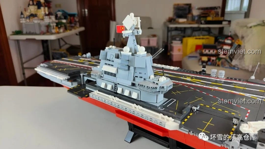 Góc nghiêng đảo tàu của bộ xếp hình Hàng Không Mẫu Hạm Sơn Đông 01