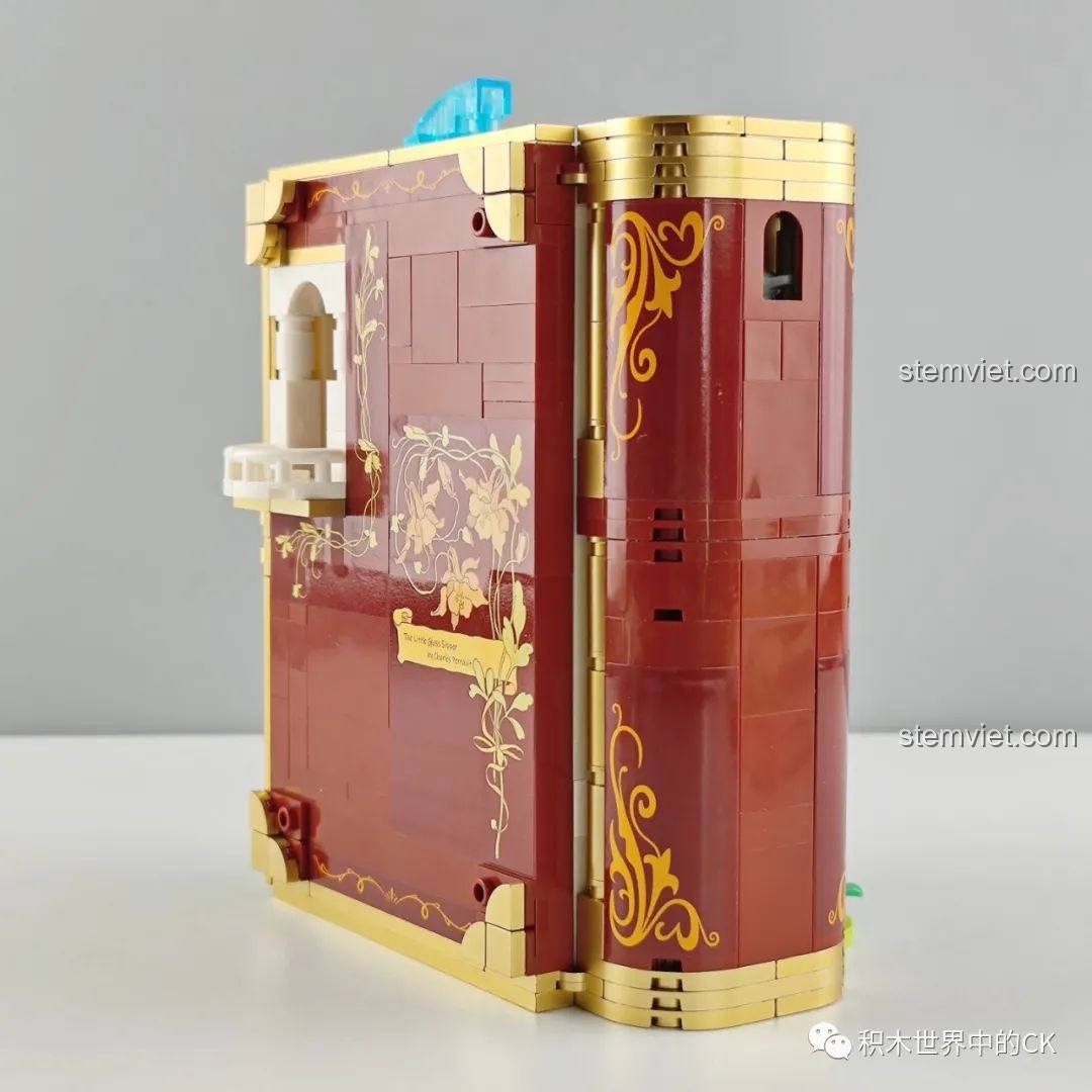 Góc nhìn nghiêng của mặt sau bộ xếp hình Wekki 6174 Sách Truyện Cổ Tích Lọ Lem, với ban công và họa tiết.