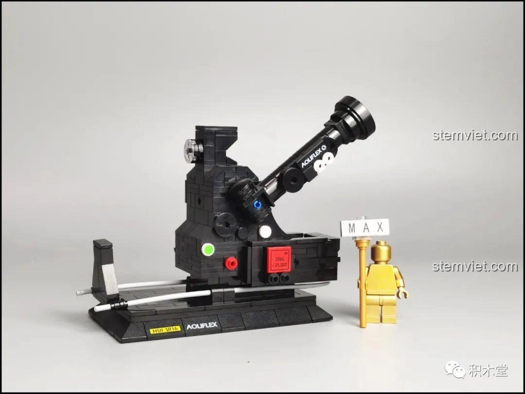 Mô hình máy quay phim vintage Zhegao 00906 từ góc nghiêng, nổi bật chi tiết ống kính.