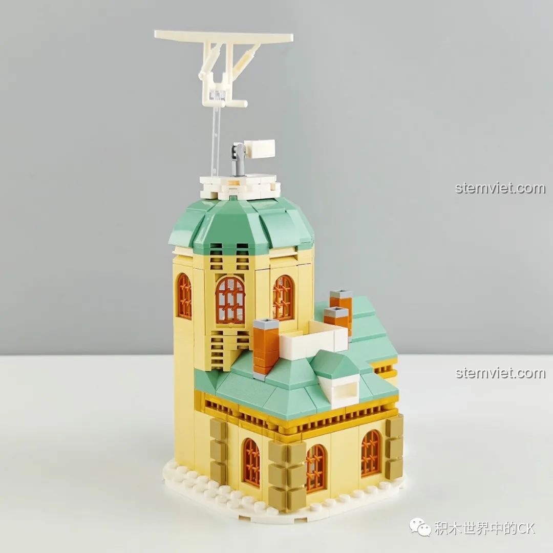 Góc nhìn nghiêng của mô hình Keeppley K20706, thể hiện chi tiết kiến trúc.