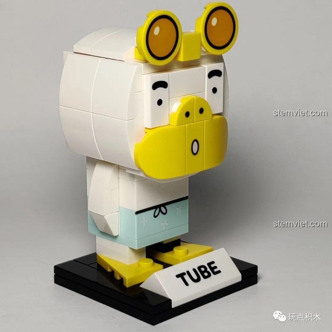 Góc nghiêng của mô hình GUDI 52004 Tube, khoe chi tiết mắt kính to tròn.