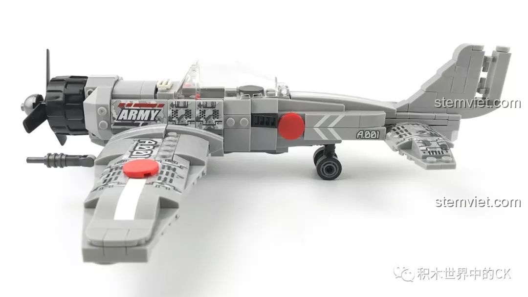 Góc nhìn bên hông của bộ lắp ráp Máy bay tiêm kích Zero 12781, thể hiện thiết kế khí động học.