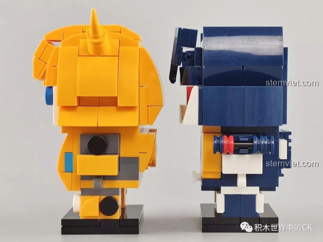 Góc nhìn bên trái của mô hình Bumblebee và Soundwave, cho thấy khẩu pháo trên vai của Soundwave và cấu trúc của Bumblebee.