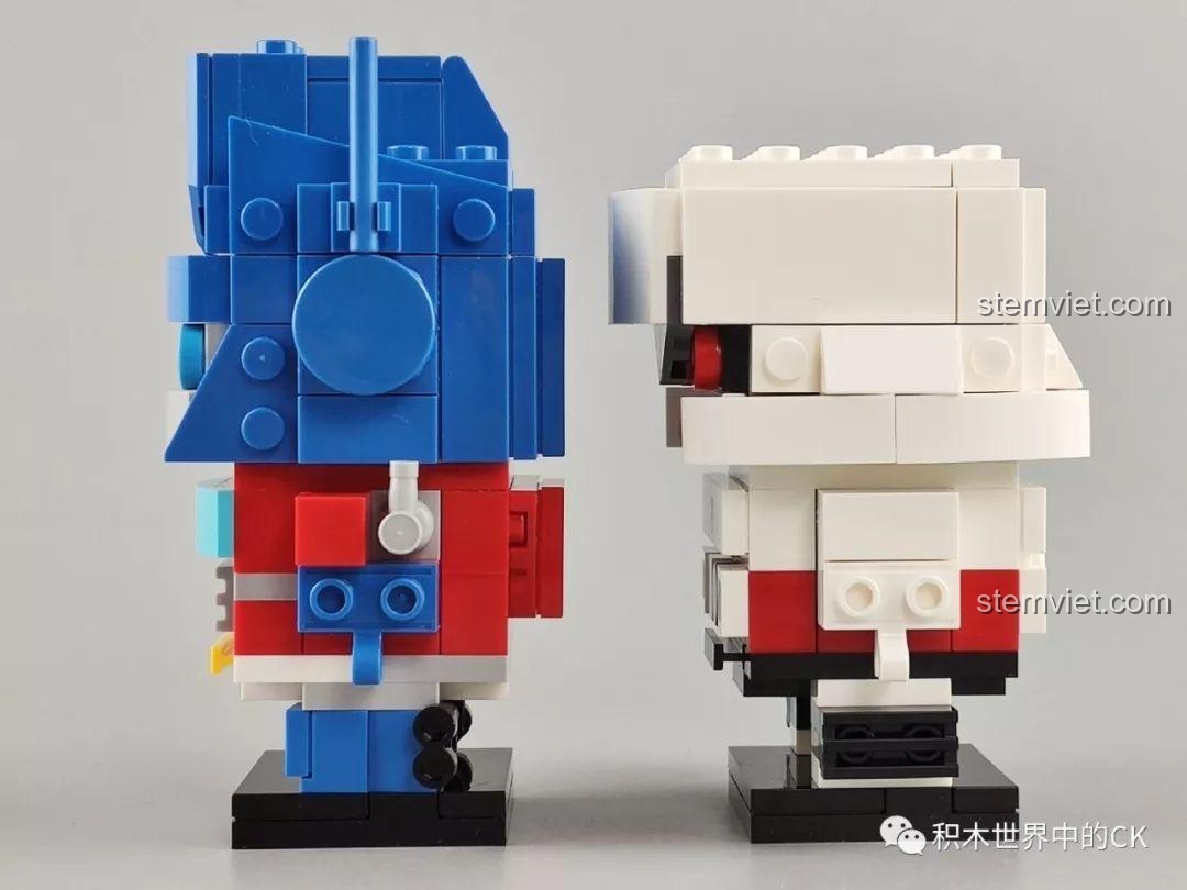 Góc nhìn bên trái của mô hình Optimus Prime và Megatron, cho thấy cấu trúc lắp ráp dạng khối và các chi tiết bên hông.