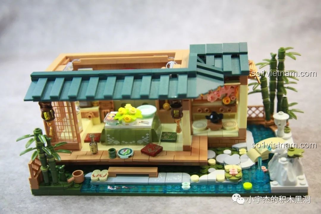 Góc nhìn chéo tổng thể tầng trệt của mô hình inbrixx 880018 Ngôi Nhà Nhật Bản Kumamon, thể hiện kiến trúc độc đáo.