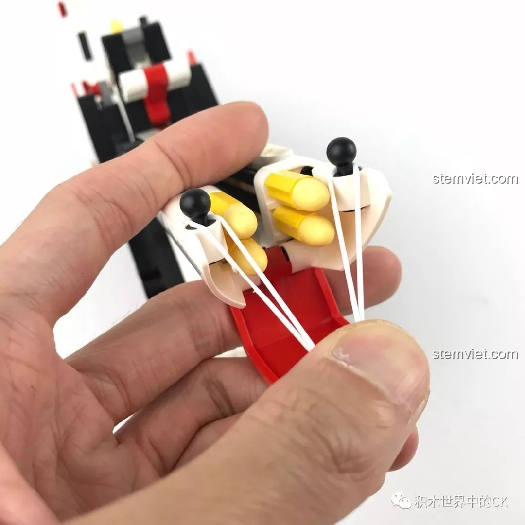 Góc nhìn thứ nhất khi ngắm bắn bằng khẩu súng đồ chơi SY 7017 Súng Người Sắt.