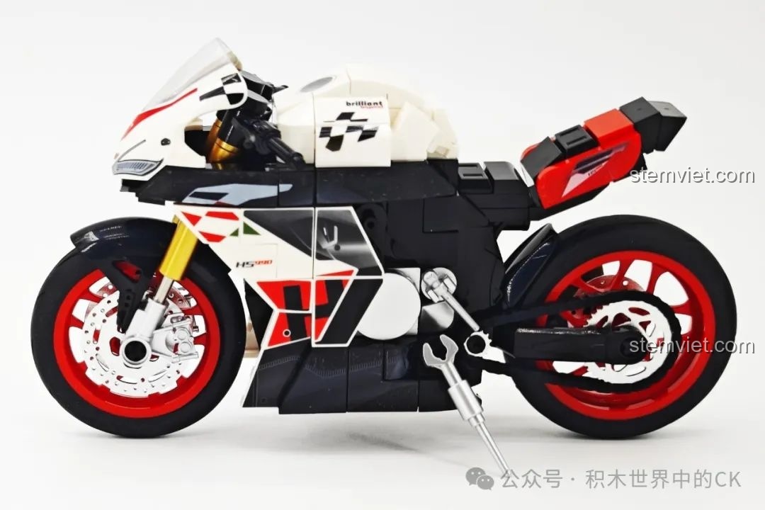 Góc nhìn ngang của mô hình Aprilia 'Bá Chủ' SEMBO 714553, làm nổi bật các đường nét khí động học.