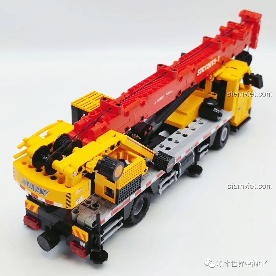 Góc nhìn từ trên cao xuống phía sau của mô hình Xe Cẩu Tải SANY STC120T5 712022.