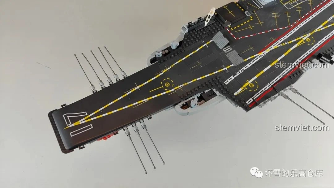 Góc nhìn trên cao sàn bay của đồ chơi xây dựng Mô Hình Tàu Sân Bay Sơn Đông SEMBO