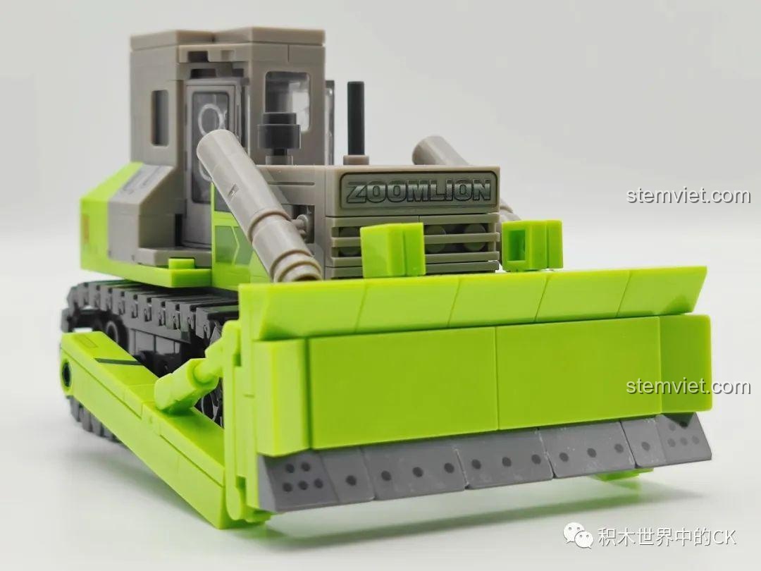 Góc nhìn từ trên cao mô hình xe ủi SEMBO 705102 Zoomlion, tổng thể thiết kế hài hòa, lưỡi ủi nổi bật.