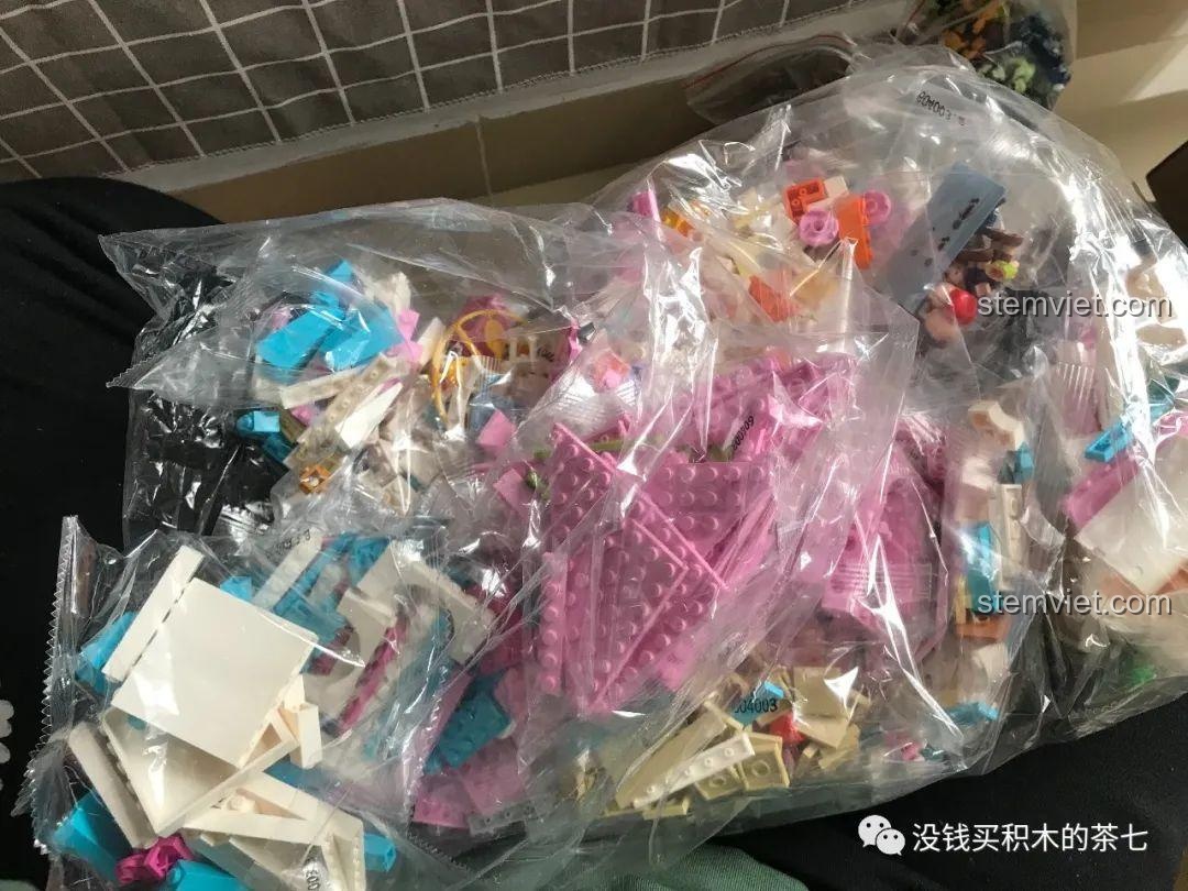 Các túi chi tiết thuộc gói số 1 của bộ xếp hình Lâu Đài Công Chúa Ánh Sáng SEMBO 604003.