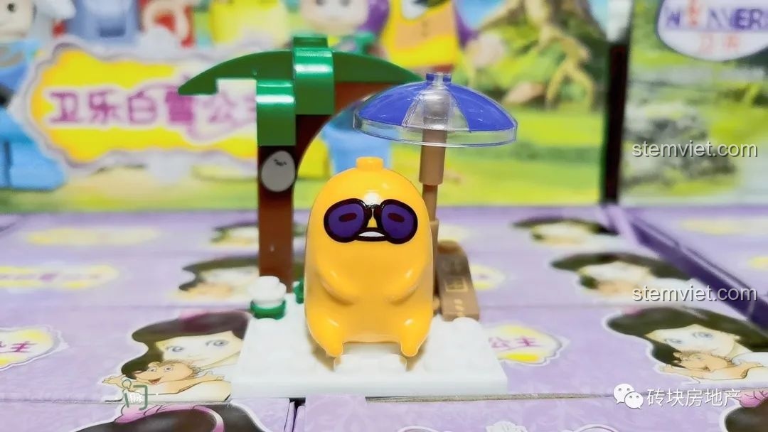 Mô hình rương báu Gudetama với minifigure Gudetama.